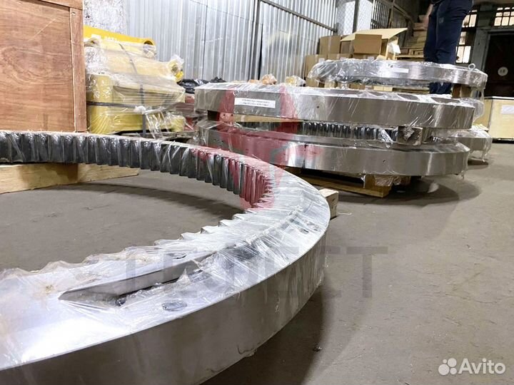 Опорно-поворотный круг Komatsu PC230LC-6