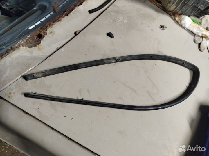 Уплотнитель капота фольцваген гольф 2