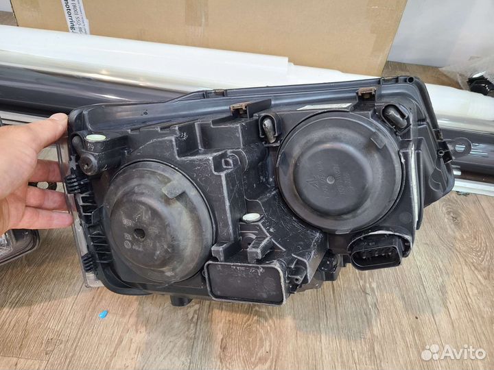 Фара VW Transporter T5/ Caravelle / Multivan 2010+