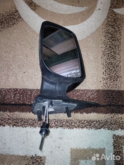 Наружное левое зеркало заднего вида