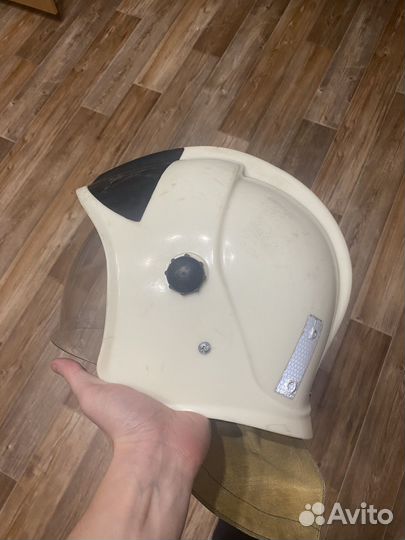 Шлем каска пожарного