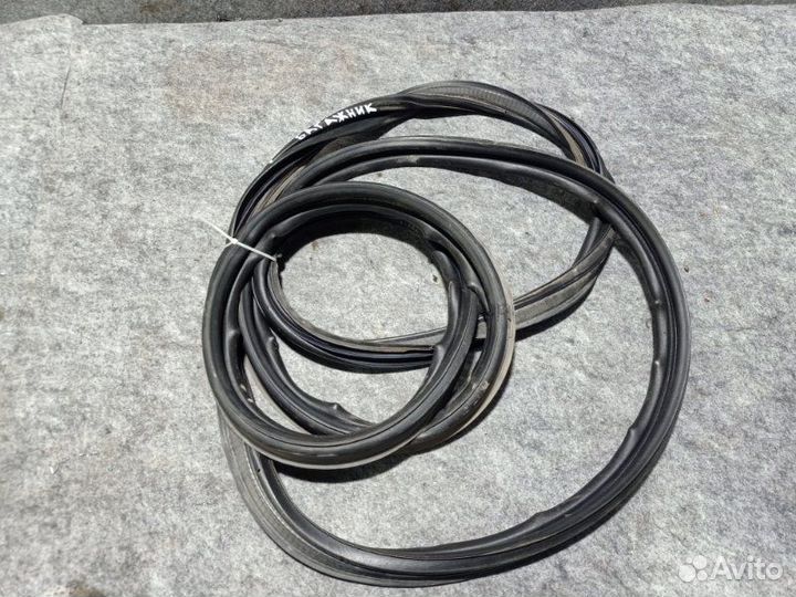 Уплотнитель двери багажника Honda Cr-V 3 R20A2