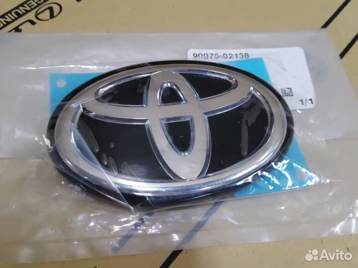 Эмблема крышки багажника toyota corolla