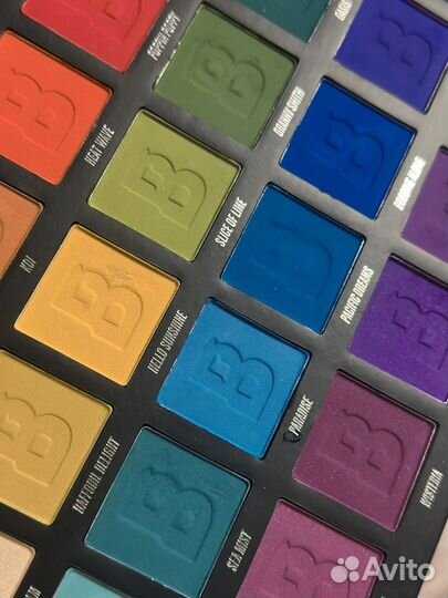 Палетка теней beauty bay 42 mate colour