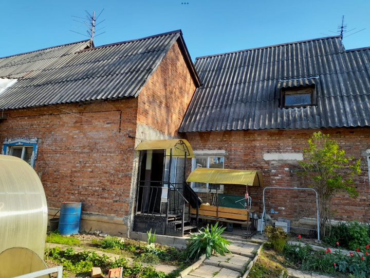 Доля в 3-к. квартире, 84 м², 2/2 эт.