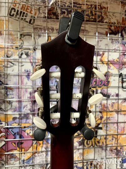 Классическая гитара + тюнер