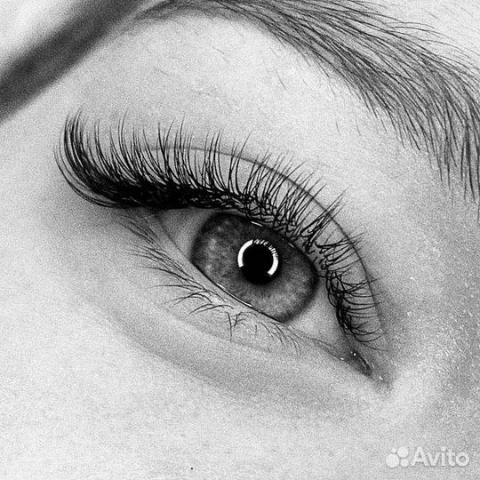 Модель на классическое наращивание ресниц