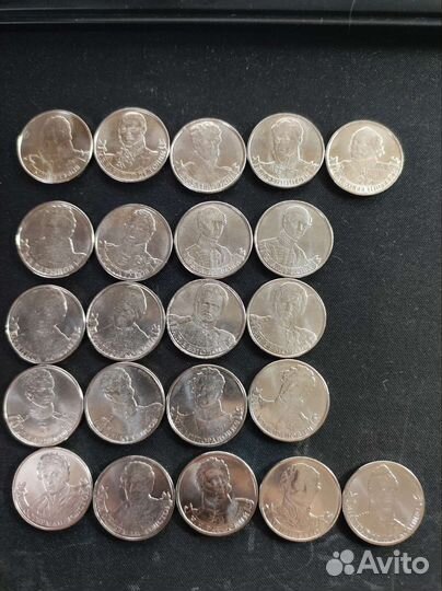 Коллекция монет и купюр