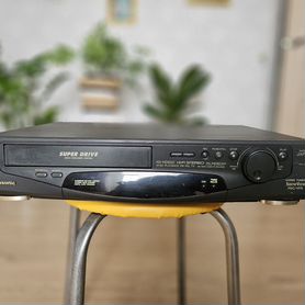 Видеомагнитофон Panasonic NV-HD650EE