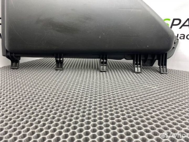 Крышка салонного фильтра левая Bmw 5-Series E60