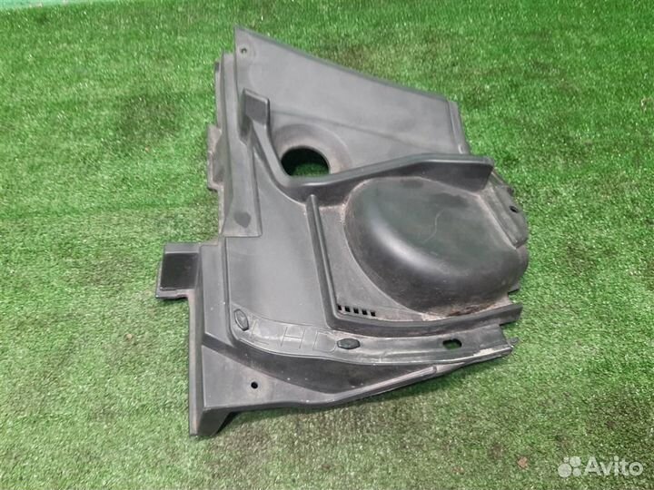 Решетка стеклоочистителей правая Mitsubishi Grand