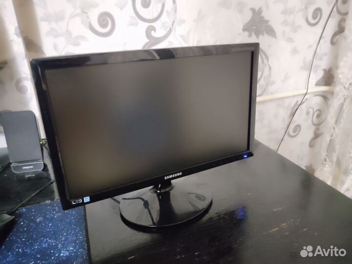 Монитор Samsung S19B300