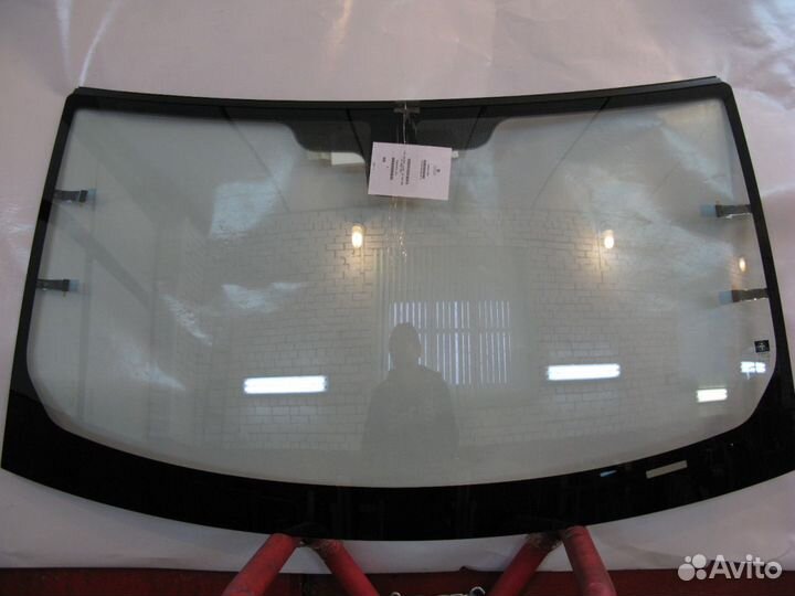 Лобовое стекло lend rover discovery 3 04-5/09