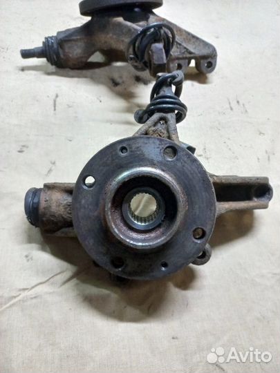 Поворотный кулак передний Peugeot Partner фургон