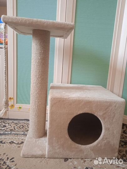 Кошачий домик с когтеточкой