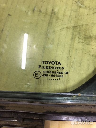 Стекло toyota Avensis 2009-2012