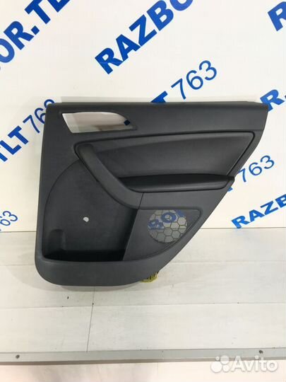Обшивка двери задняя правая skoda yeti 1 рест 1.6