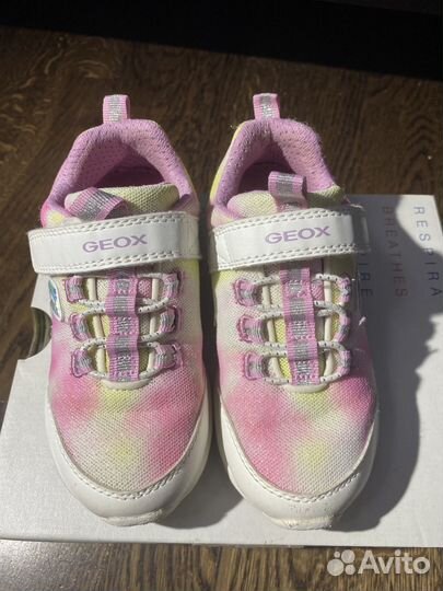 Кроссовки для девочки