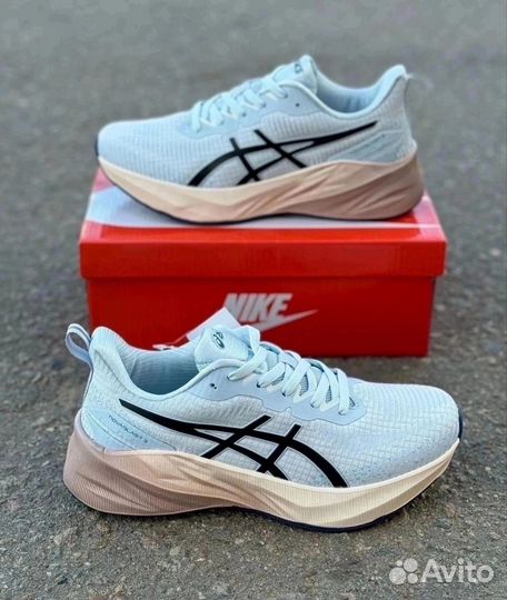 Кроссовки женские