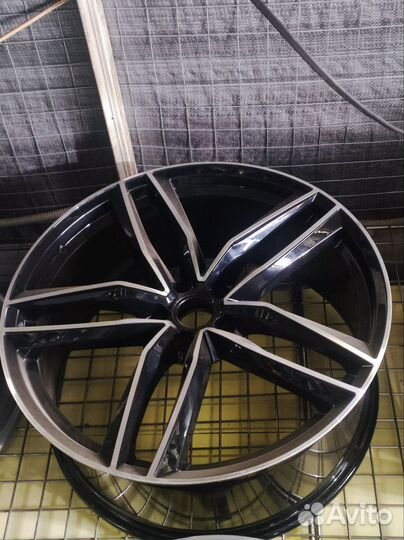 Диски на audi Q8 Q7 A6 A8 R 21 5x112 new