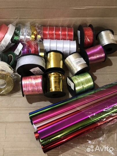 Лента и бумага для упаковки цветов и подарков