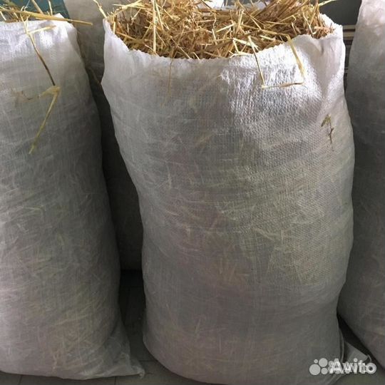 Солома в мешках
