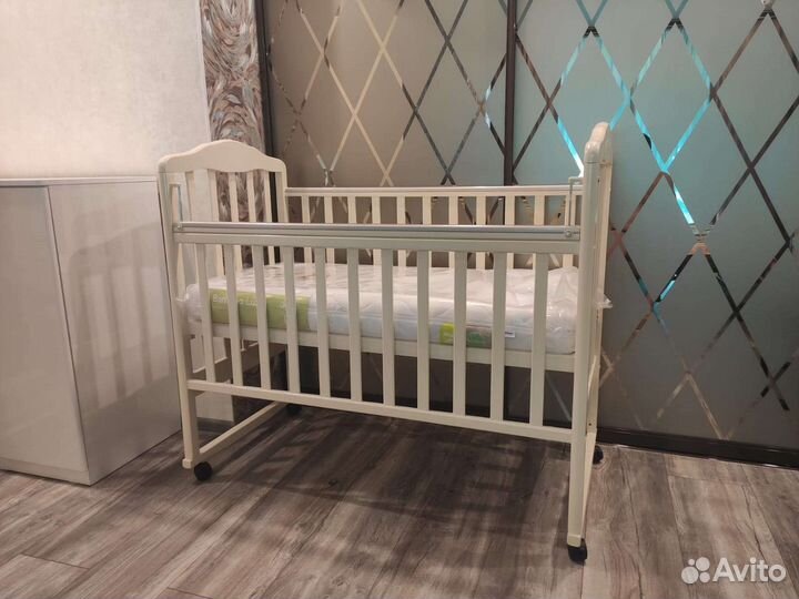 Детская кроватка и матрас
