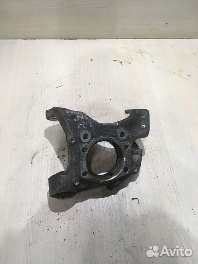 Кулак задний правый Ауди А6 С6 AUK 3.2