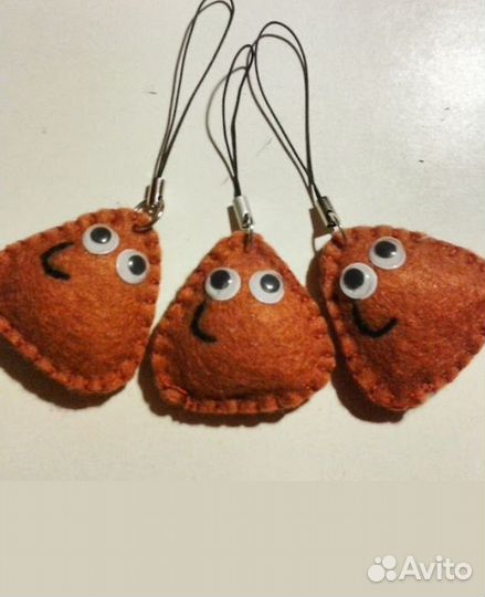 Брелки и значки из фетра