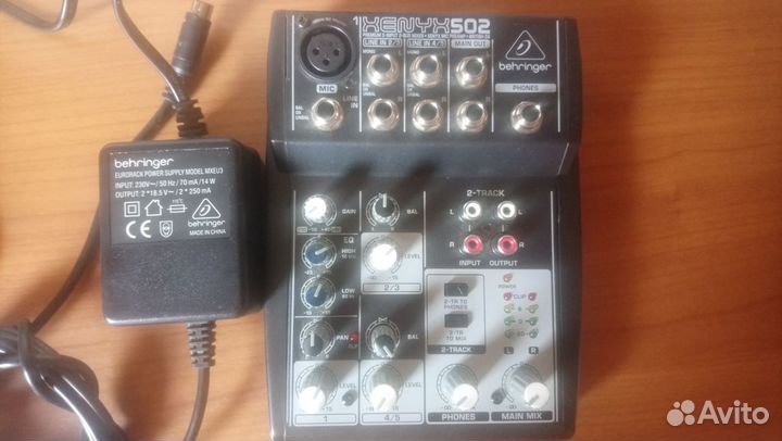 Микшерный пульт Behringer Xenyx 502