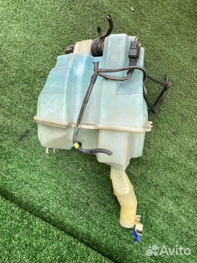 Бачок стеклоомывателя Volvo V70 XC70 SW59 SZ SZ59