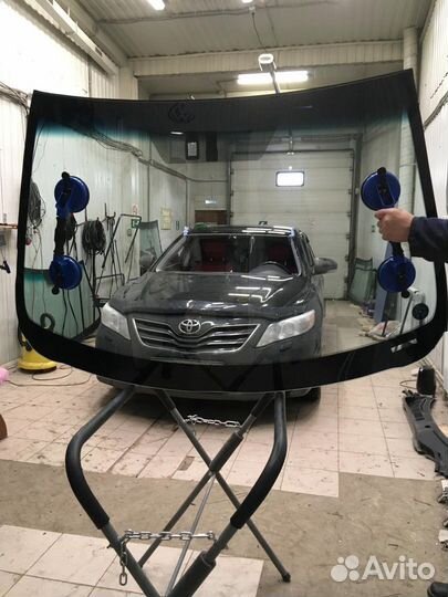 Лобовое стекло на Тойота Камри