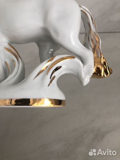 Фарфоровая статуэтка лфз