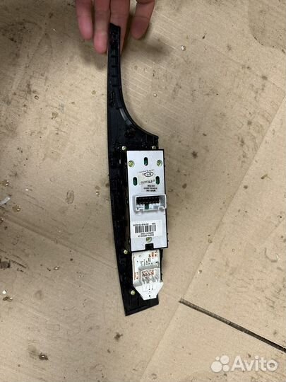 Блок управления стеклоподьемниками Hyundai I40