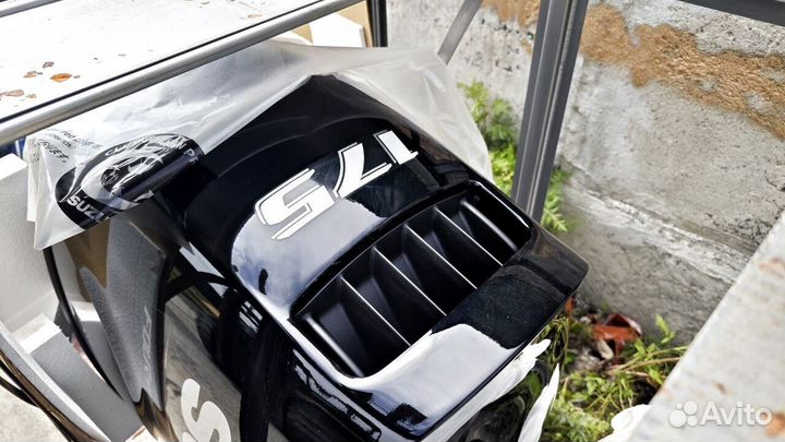 Мотор лодочный Suzuki DF175ATL CAN черный