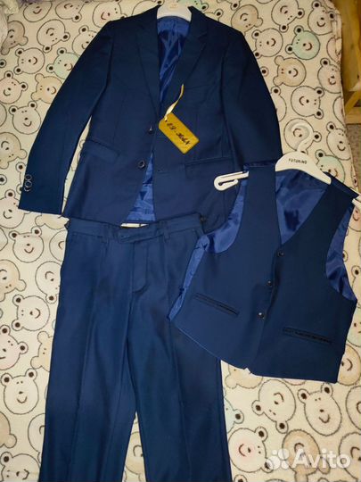 Школьный костюм для мальчика 134-140 тройка
