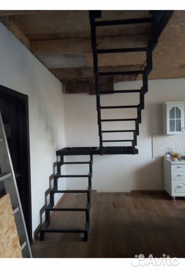 Лестница на металлическом каркасе