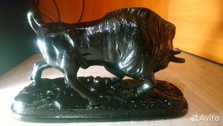 Статуэтка(касли) Зубр