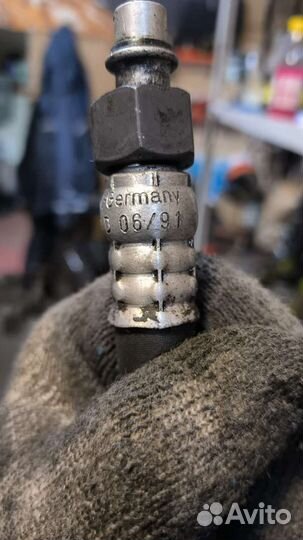 Трубка кондиционера Audi 100C4 2.3 4A0260701E