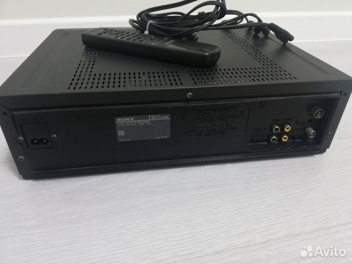 Видеомагнитофон Sony Трилоджик slv-e150ee