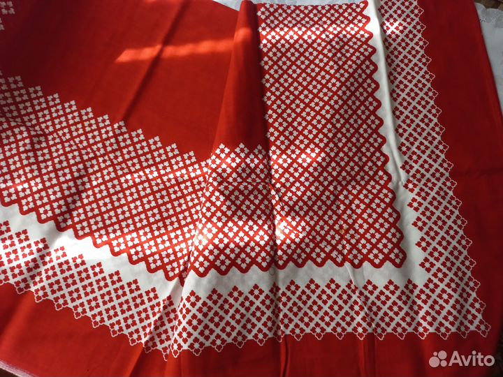 Скатерть красная с белым орнаментом,новая, ГДР
