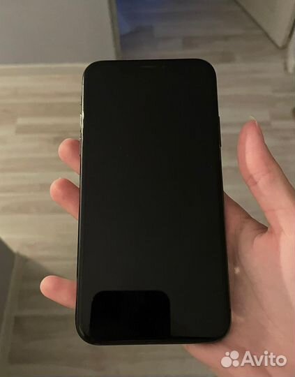 Телефон iPhone 10