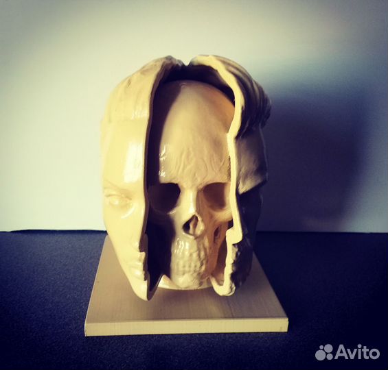 Скульптура мужчина - женщина