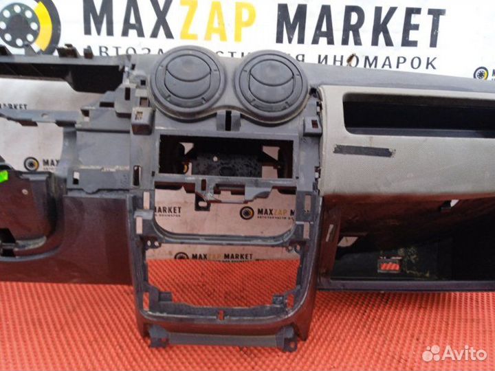 Торпедо Renault Logan 1.5 2011 (б/у)