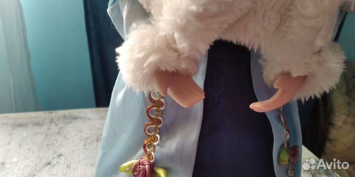 Кукла фарфоровая с картонным основанием