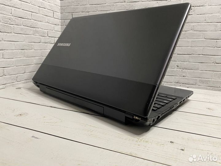 Игровой ноутбук Samsung i5/6Gb/2видеокарты/SSD