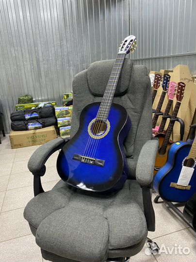 Классическая гитара синяя