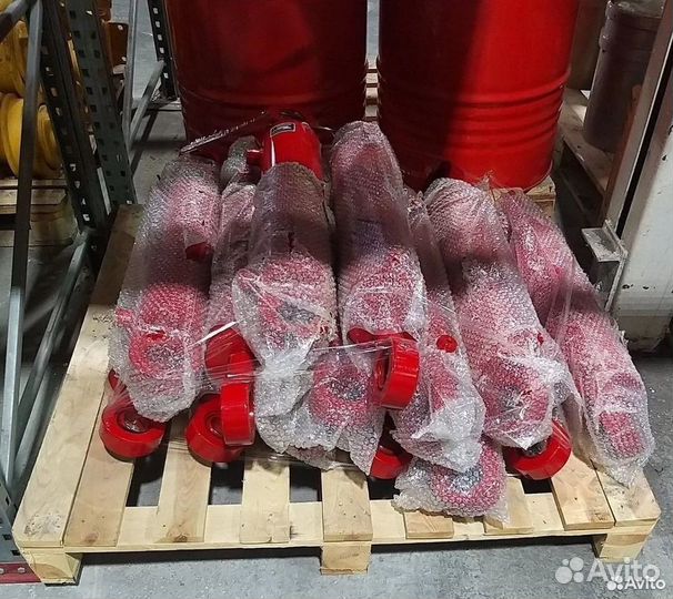 Гидроцилиндр поворота и задней навески К-700 цс-12