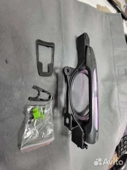 Ручка с кронштейном, задняя левая дверь Outlander3