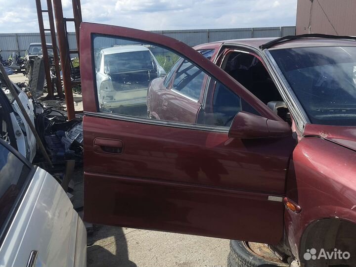 Дверь передняя правая Opel Vectra B